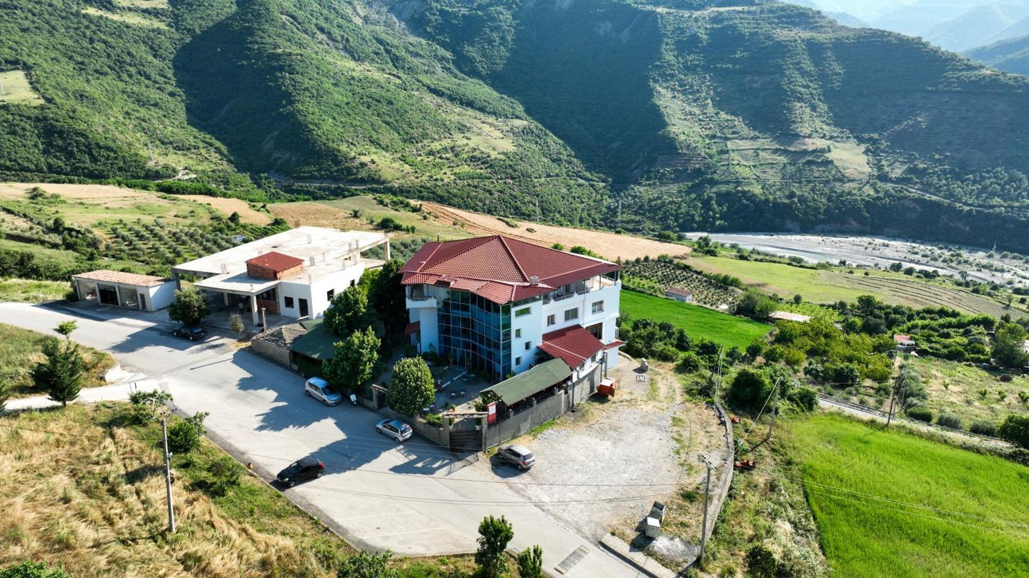 Hotel Kanione Cerenisht Esterno foto