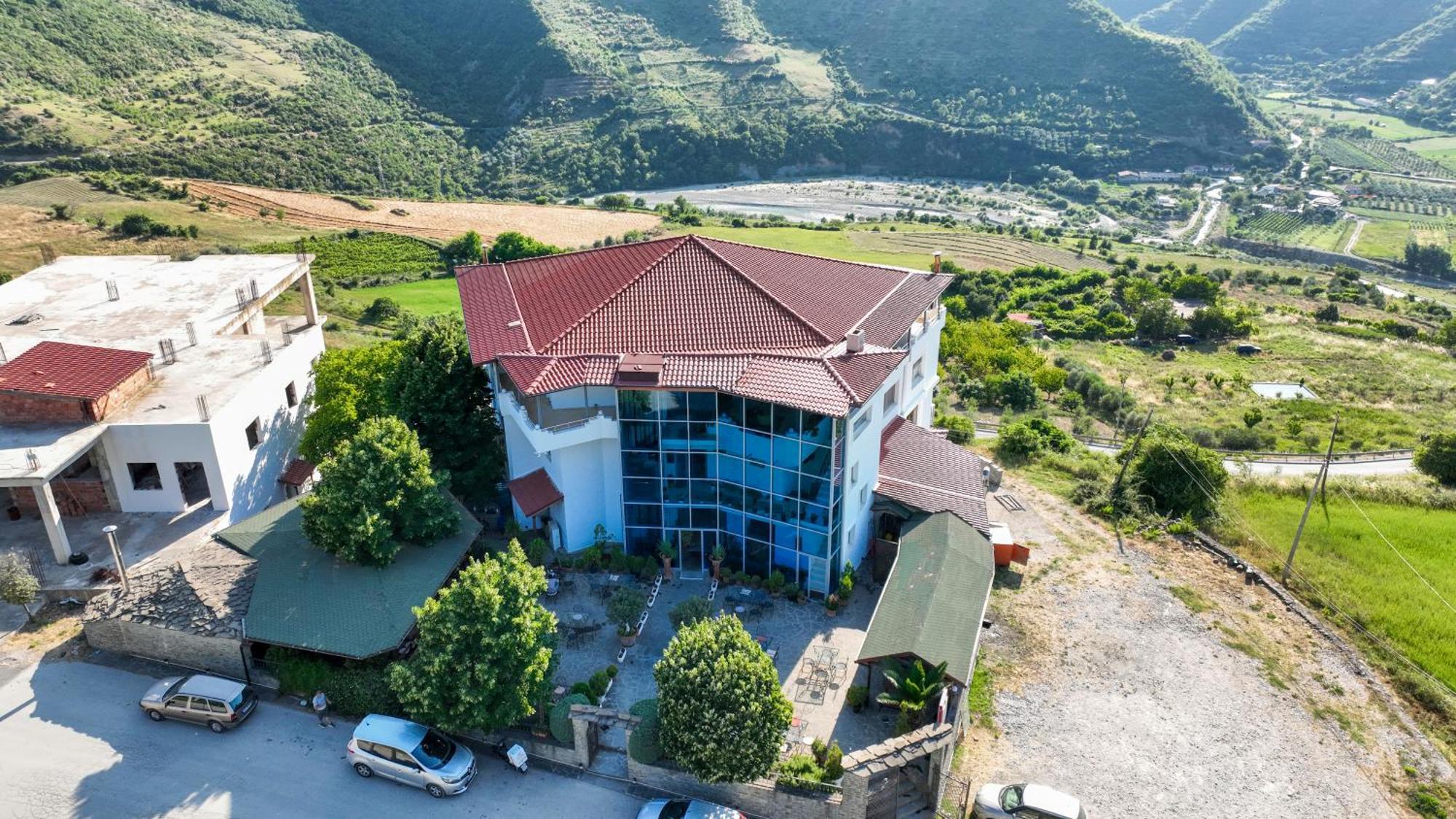 Hotel Kanione Cerenisht Esterno foto