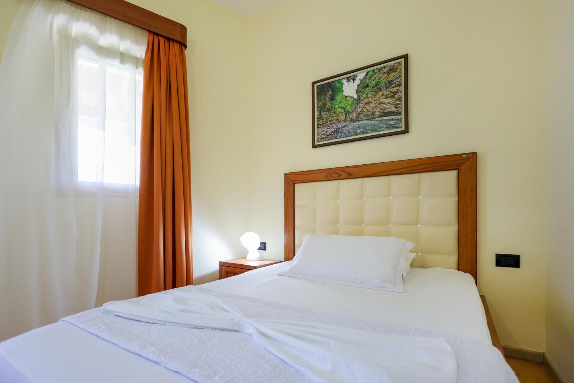 Hotel Kanione Cerenisht Esterno foto