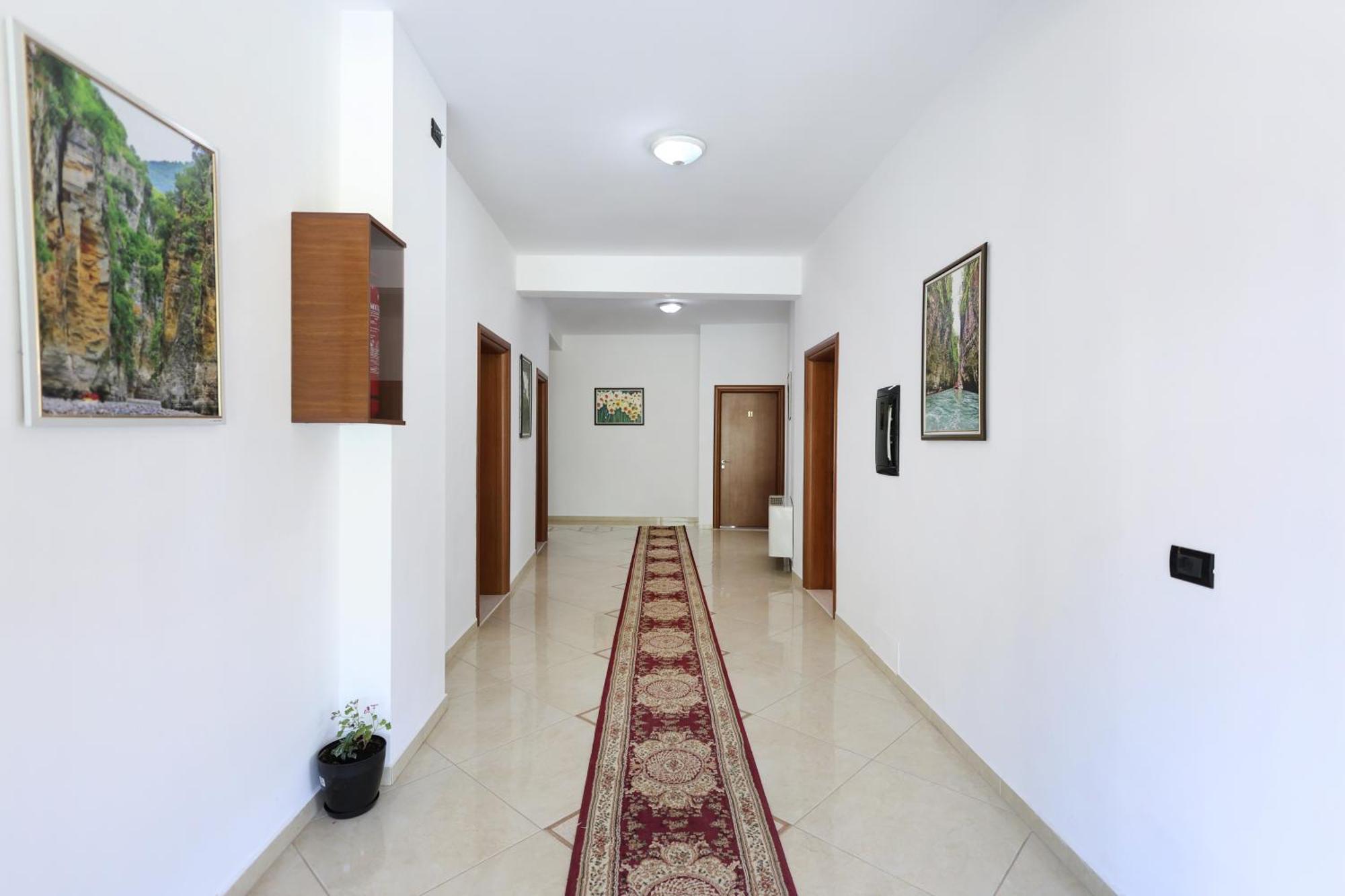 Hotel Kanione Cerenisht Esterno foto