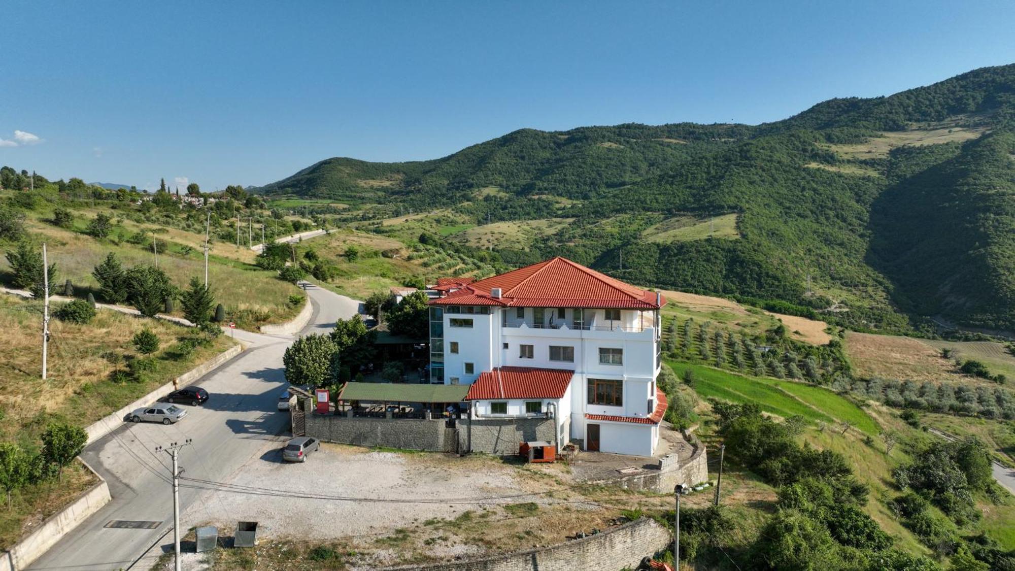 Hotel Kanione Cerenisht Esterno foto