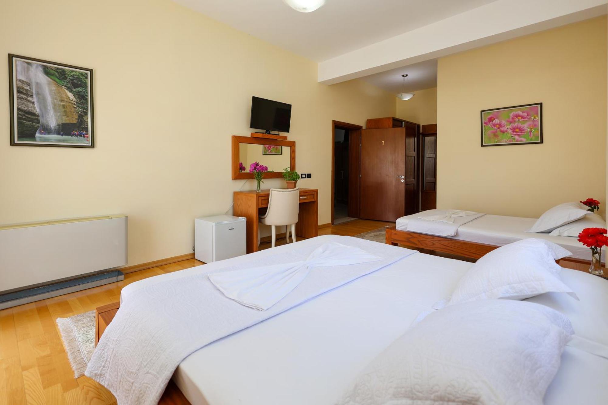 Hotel Kanione Cerenisht Esterno foto