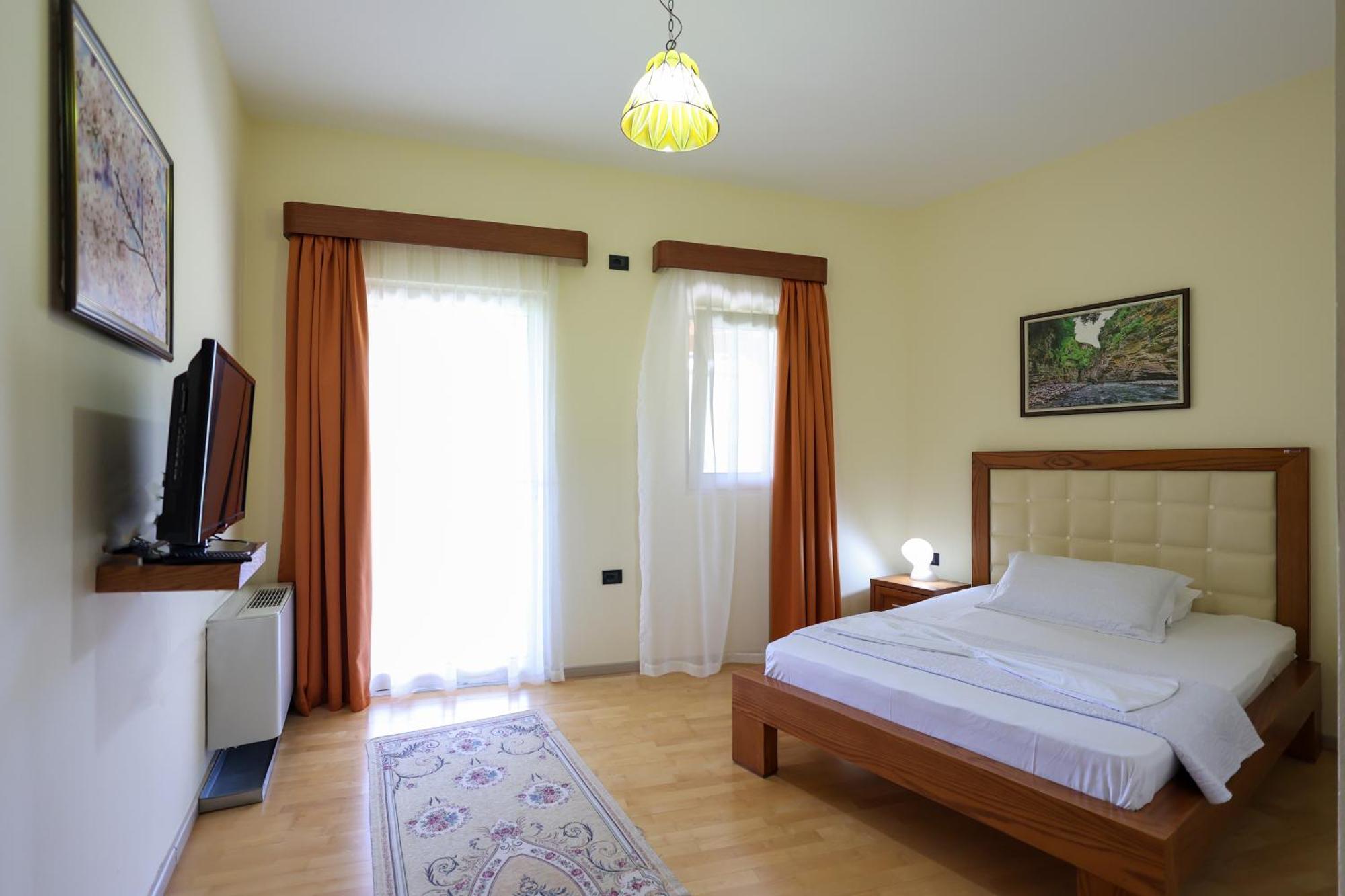 Hotel Kanione Cerenisht Esterno foto