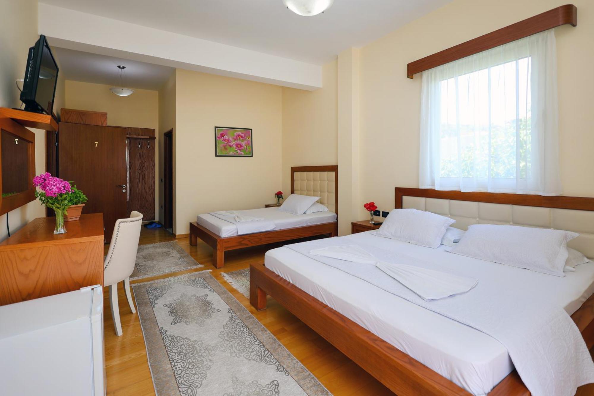 Hotel Kanione Cerenisht Esterno foto