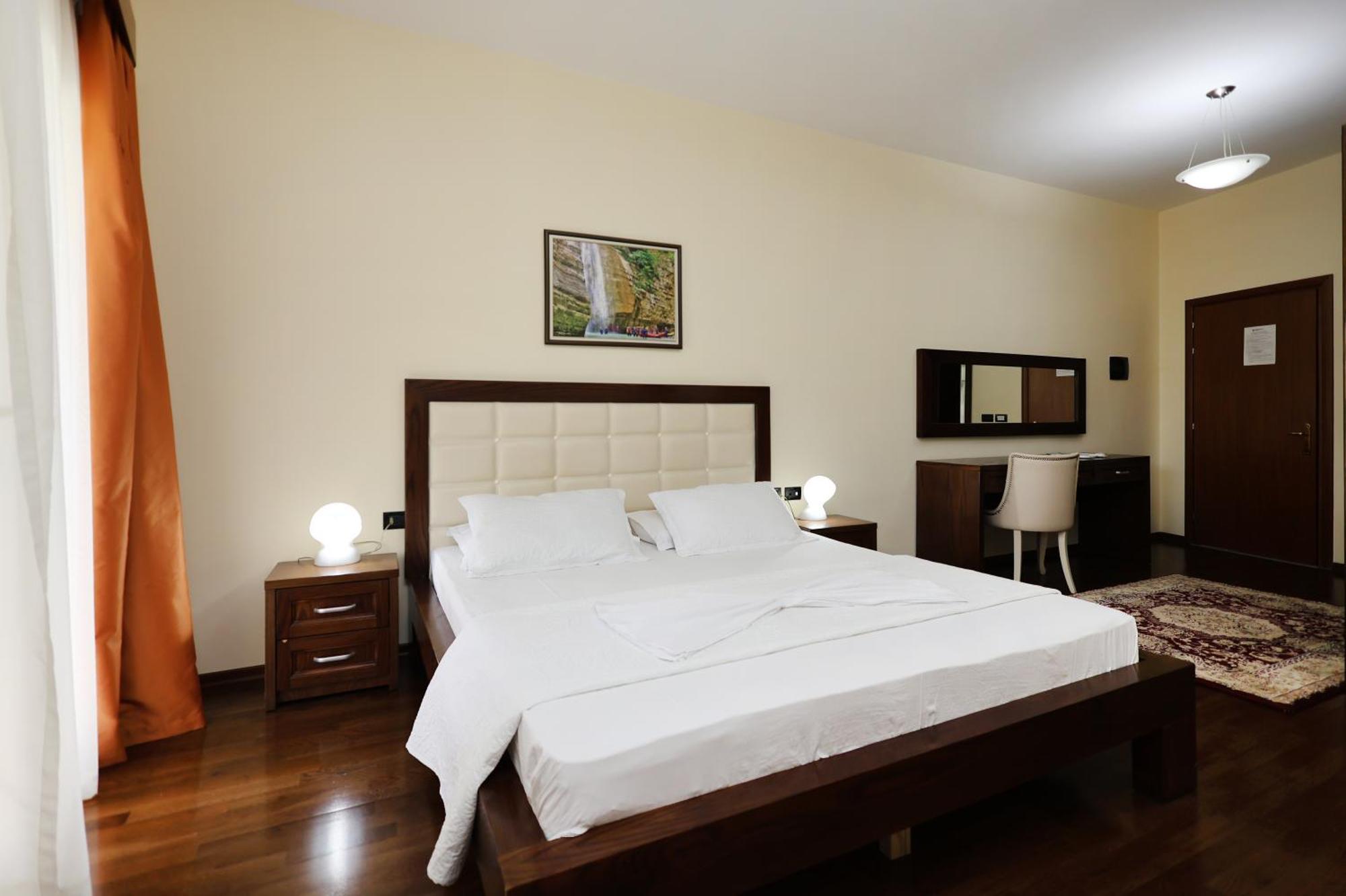 Hotel Kanione Cerenisht Esterno foto
