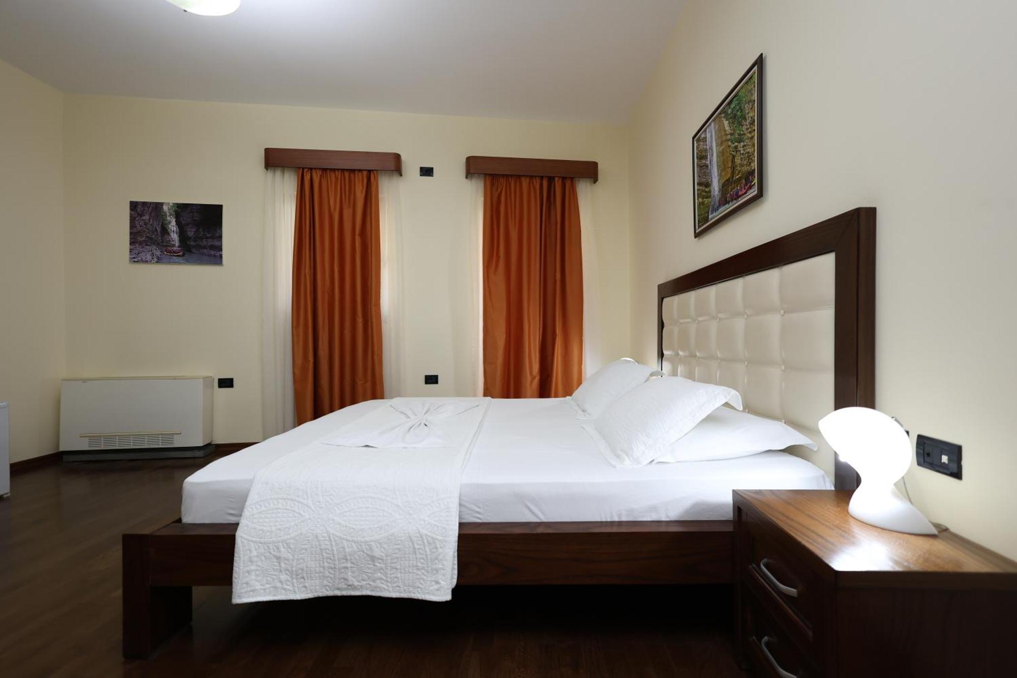 Hotel Kanione Cerenisht Esterno foto