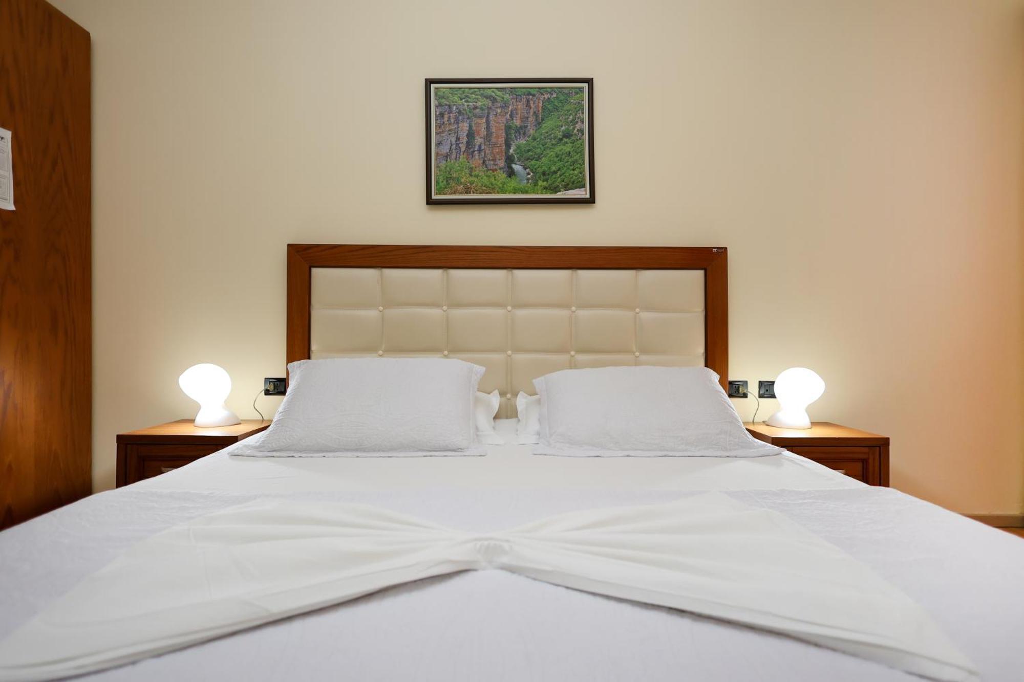 Hotel Kanione Cerenisht Esterno foto