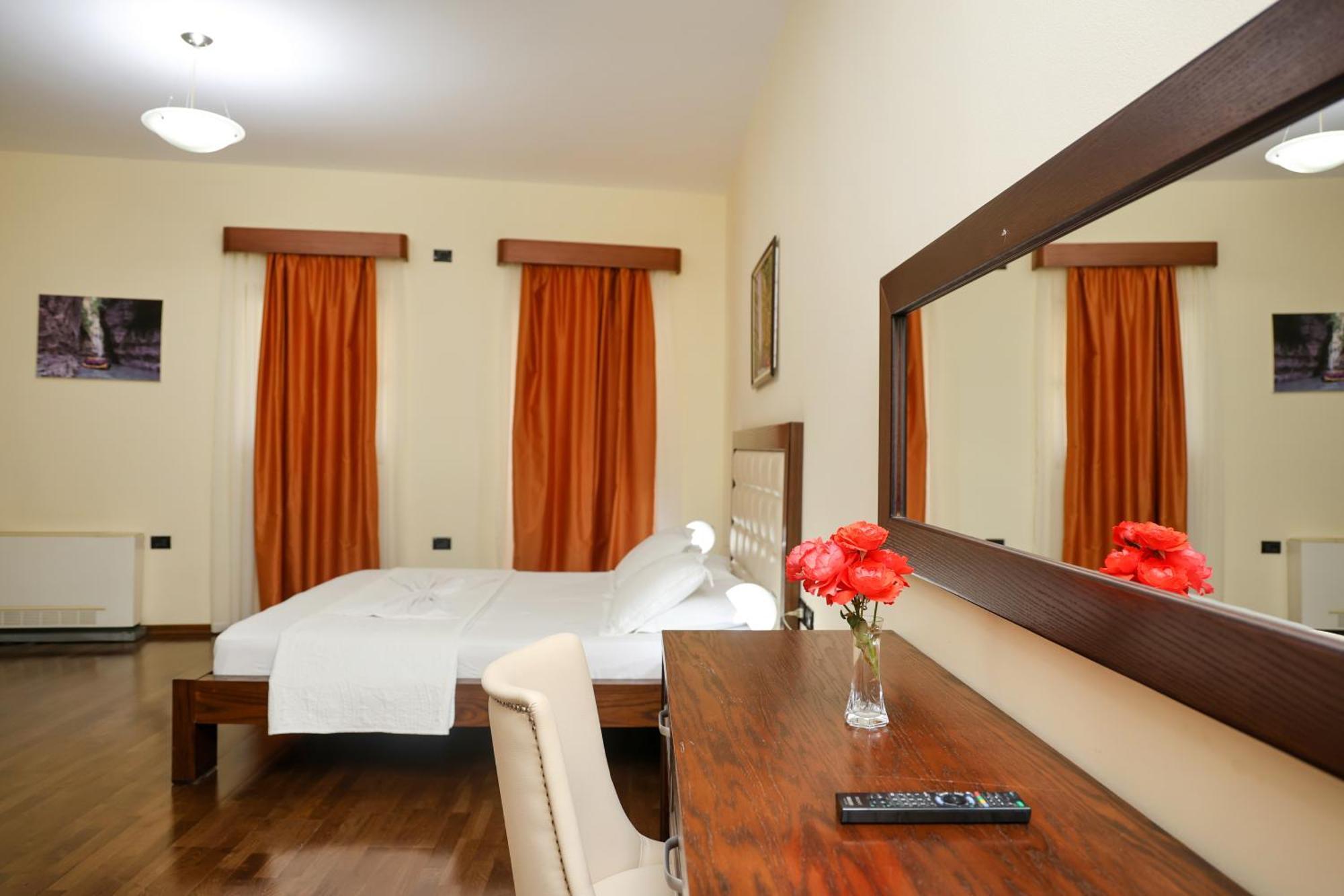 Hotel Kanione Cerenisht Esterno foto