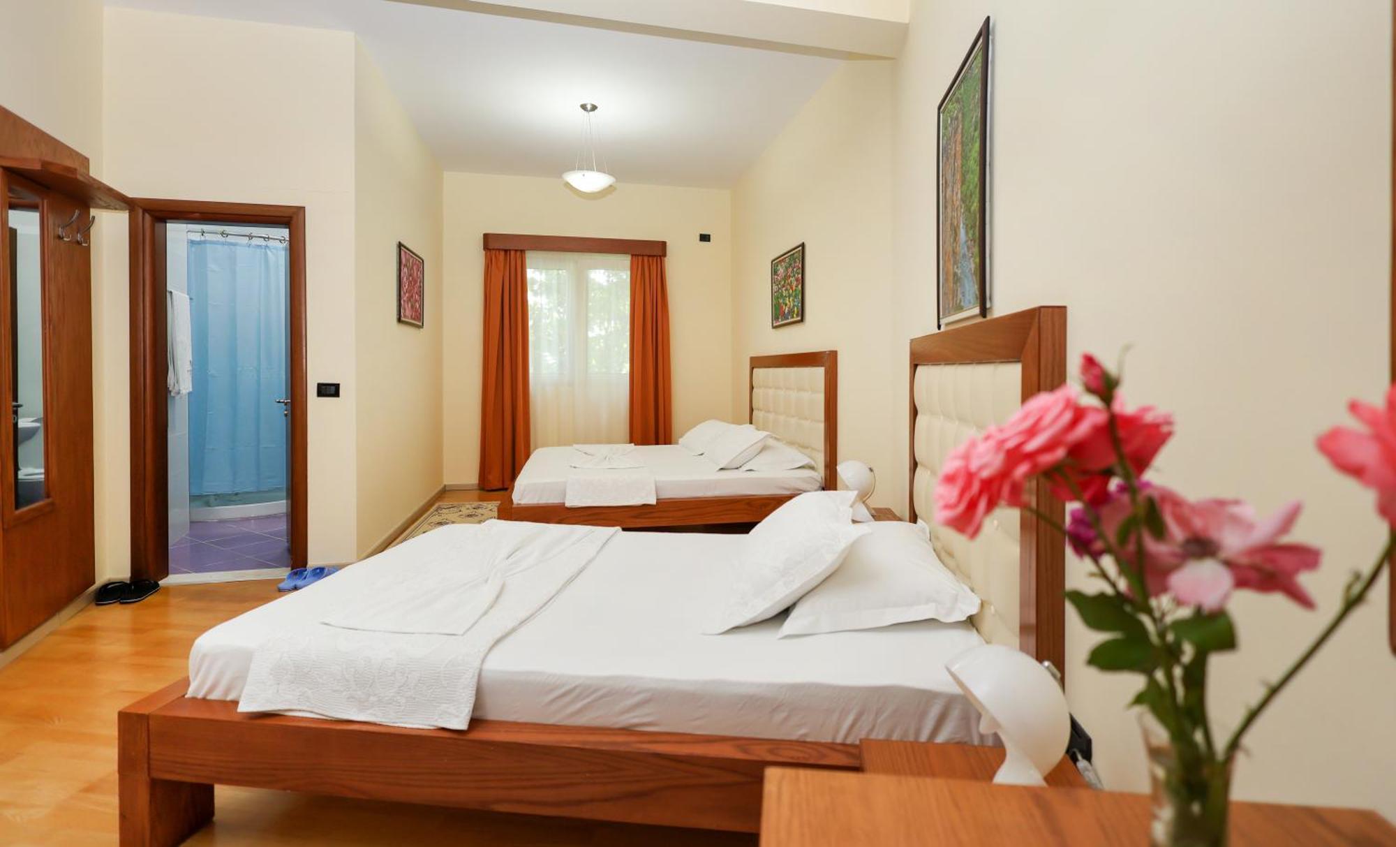 Hotel Kanione Cerenisht Esterno foto